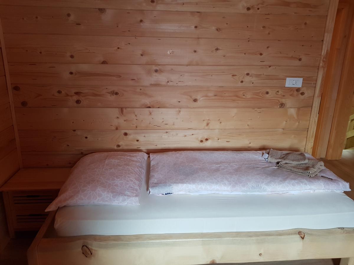 Koca Na Talezu Bed & Breakfast Ribno Exterior foto